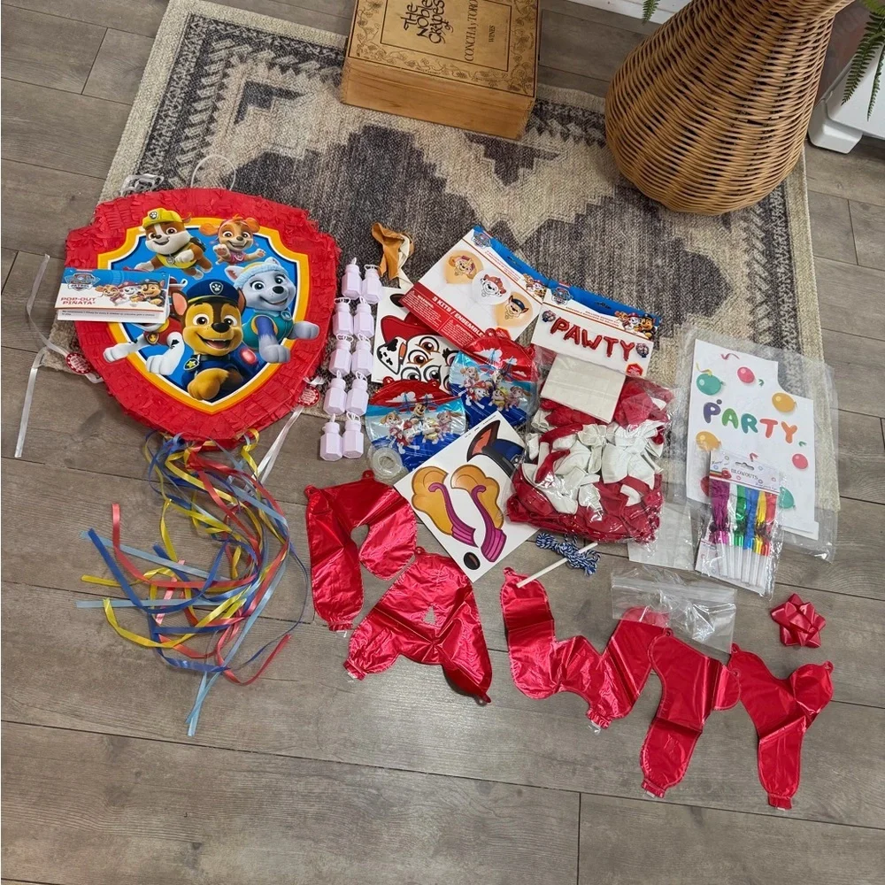New Paw Patrol Party Supplies Piñata, Balloon Garland Banner Bubbles Blowouts